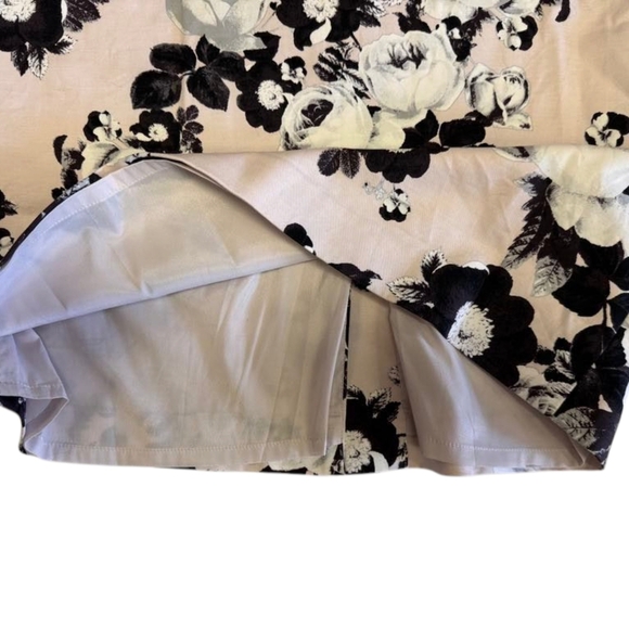 Lord & Taylor EUC Pencil Skirt Midi Floral Pink/White/Black Size 10 - Picture 8 of 10